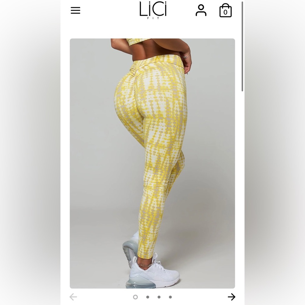Lici Fit V Scrunch butt leggings Large